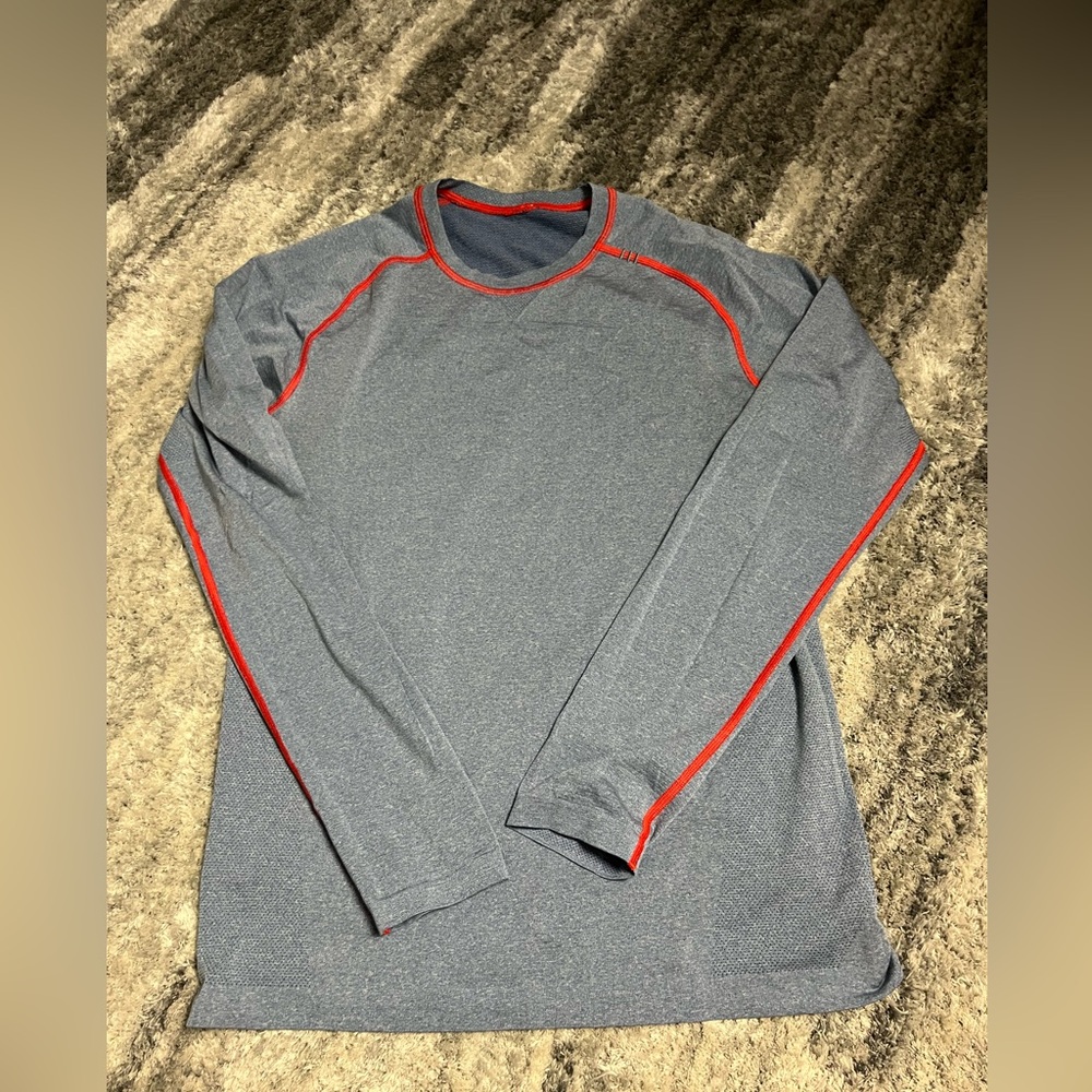 Men’s lululemon long sleeved athletic shirt, vent tech